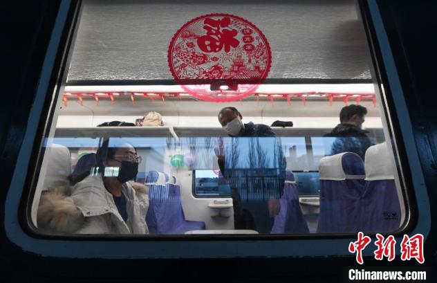 Importante ferrovia entra em opera??o no oeste da China