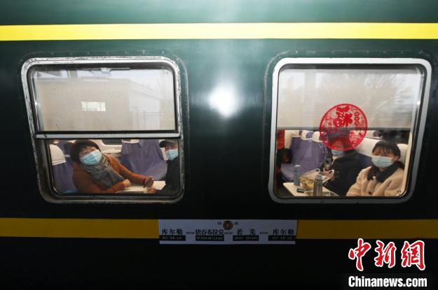 Importante ferrovia entra em opera??o no oeste da China