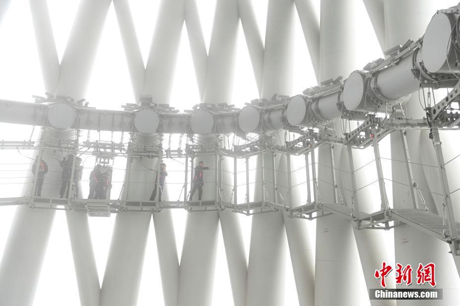 Nova oferta de divers?o na torre de Guangzhou com grande ades?o