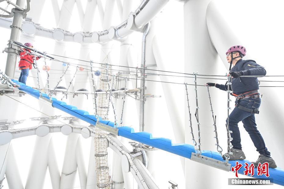 Nova oferta de divers?o na torre de Guangzhou com grande ades?o