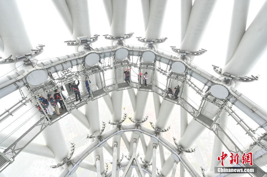 Nova oferta de divers?o na torre de Guangzhou com grande ades?o