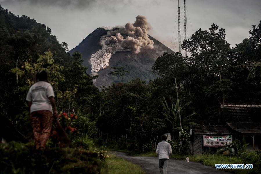 Indonésia: Merapi entra em erup??o