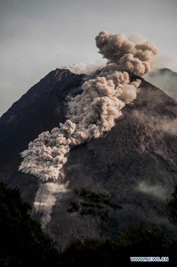 Indonésia: Merapi entra em erup??o