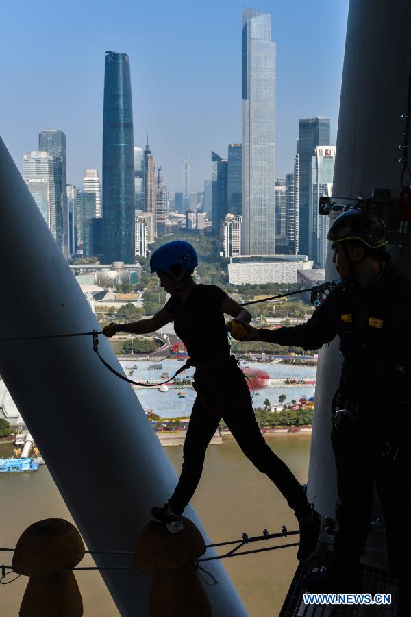 Nova oferta de divers?o na torre de Guangzhou com grande ades?o