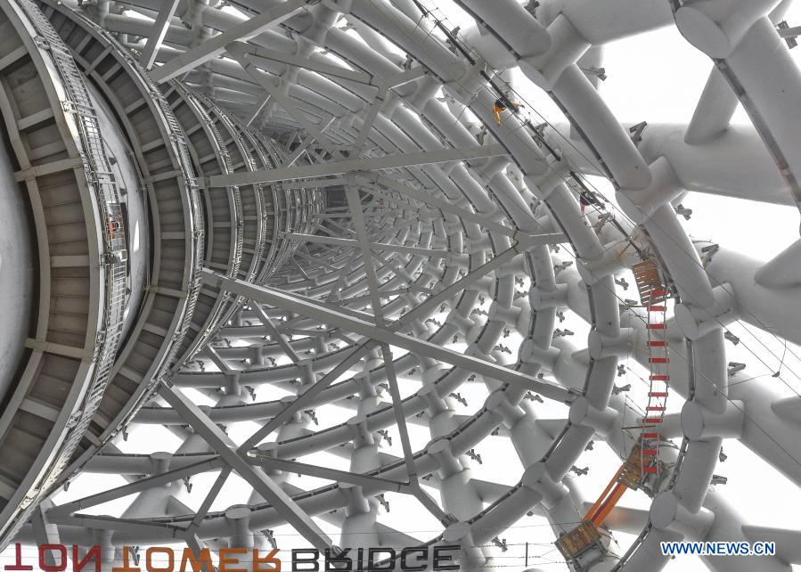 Nova oferta de divers?o na torre de Guangzhou com grande ades?o