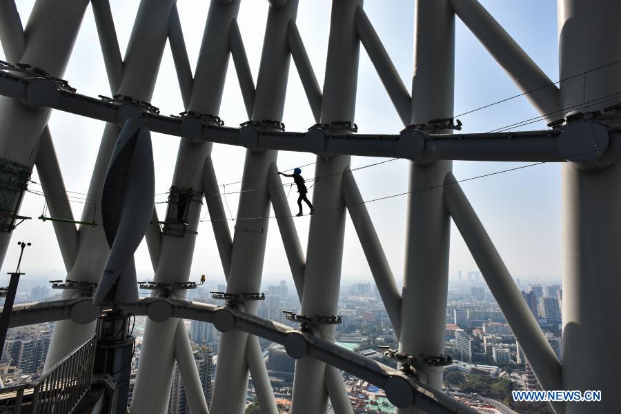 Nova oferta de divers?o na torre de Guangzhou com grande ades?o