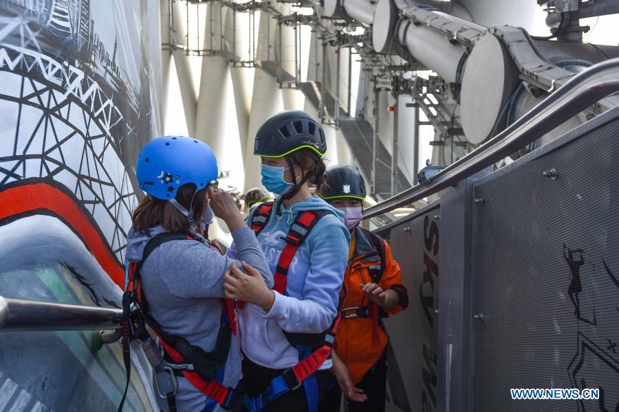 Nova oferta de divers?o na torre de Guangzhou com grande ades?o