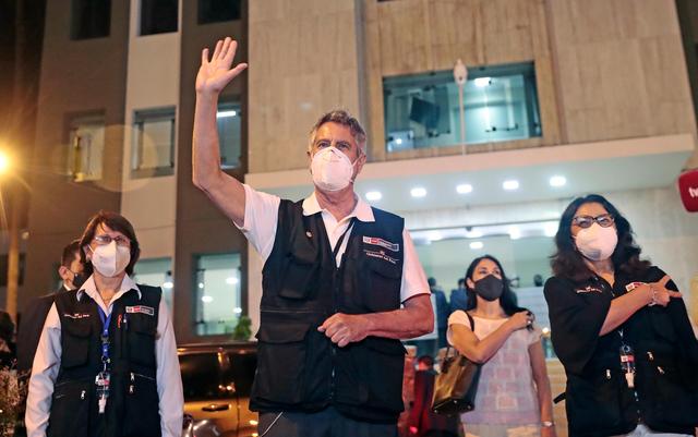 Presidente peruano é inoculado com vacina chinesa Sinopharm