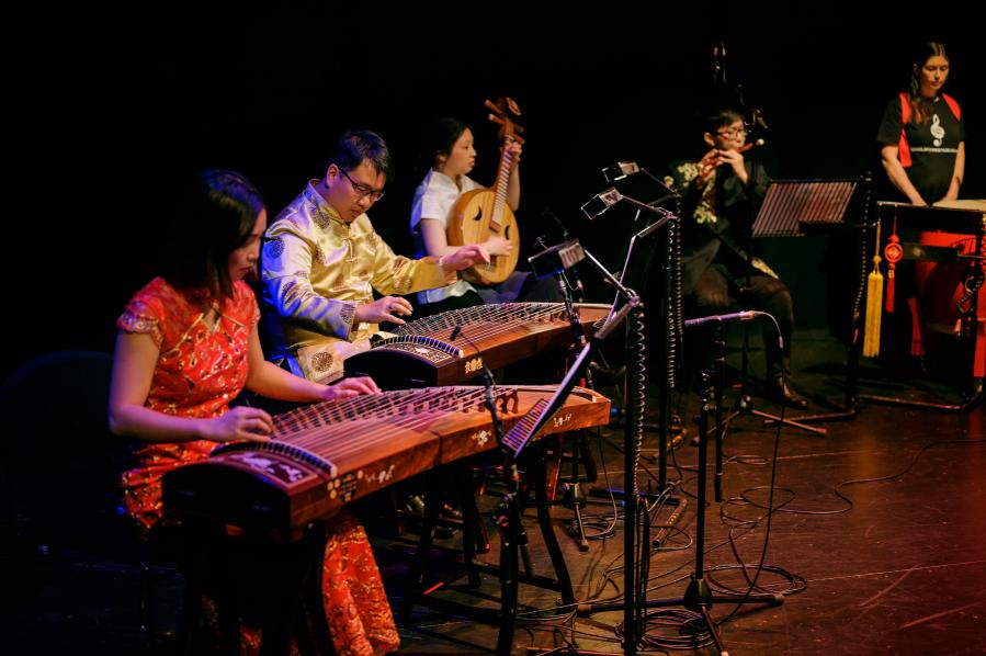 Pessoas ao redor do mundo participam das celebra??es do Ano Novo Chinês