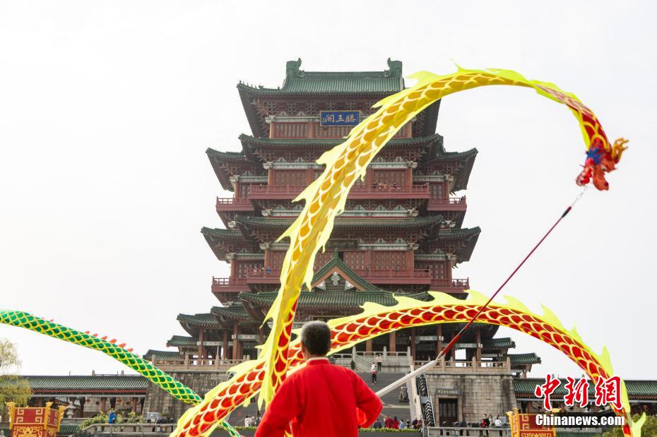 Várias partes da China celebram o Festival das Lanternas