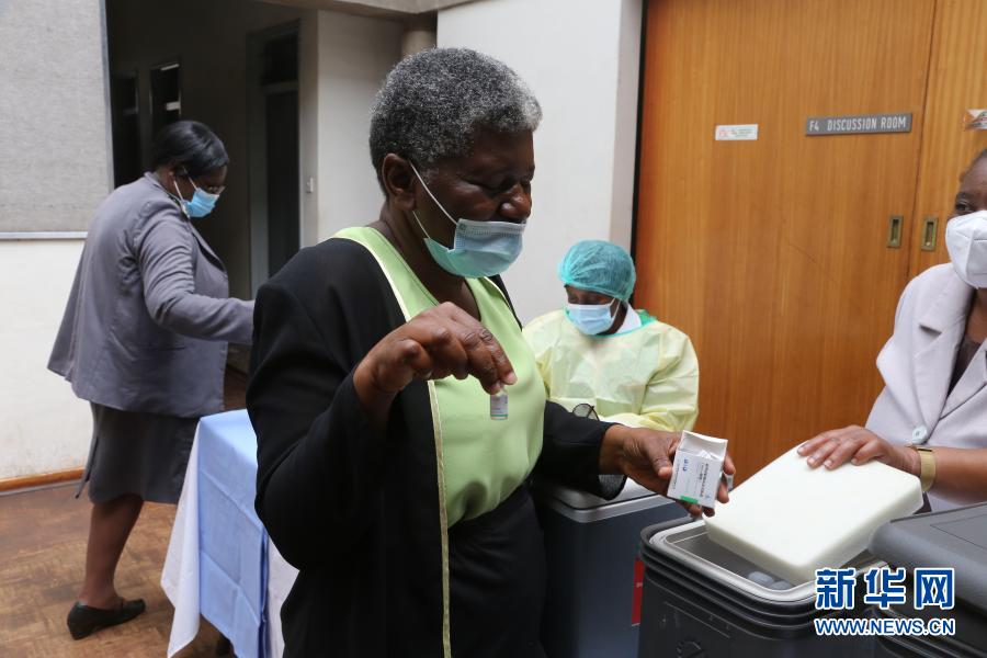 Presidente zimbabuano agradece China pela segunda doa??o de vacinas contra COVID-19