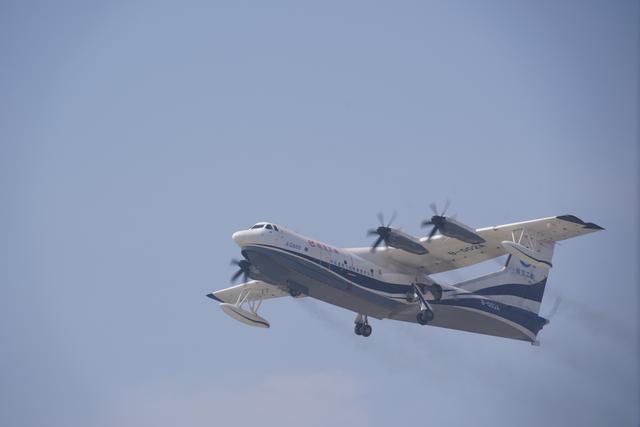Aeronave anfíbia AG600 da China inicia testes de capacidade de combate à incêndios