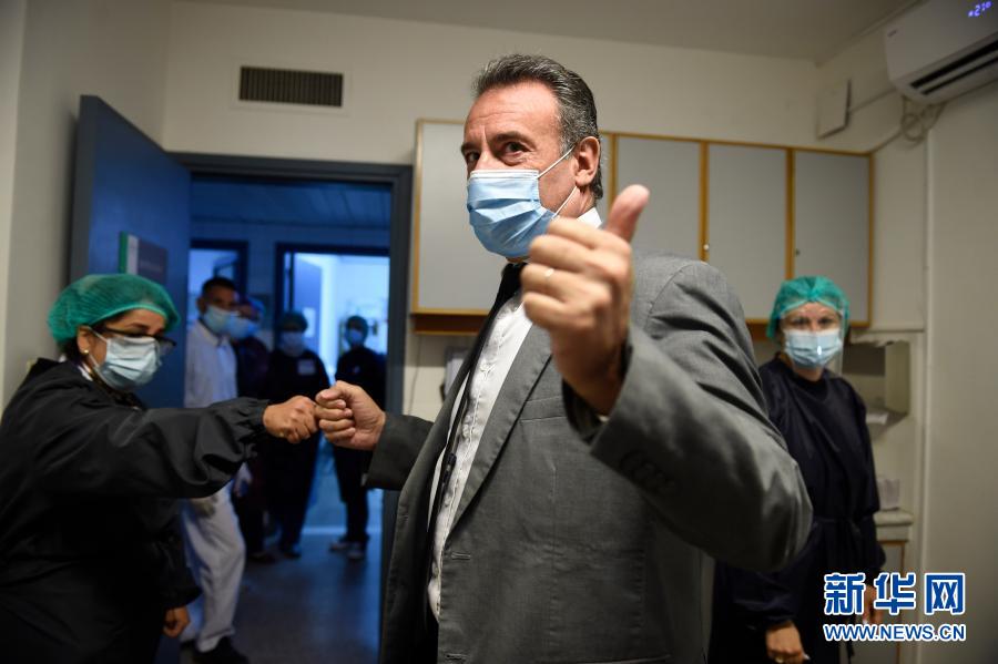 Vice-Presidente e Ministro da Saúde do Uruguai tomam vacina chinesa