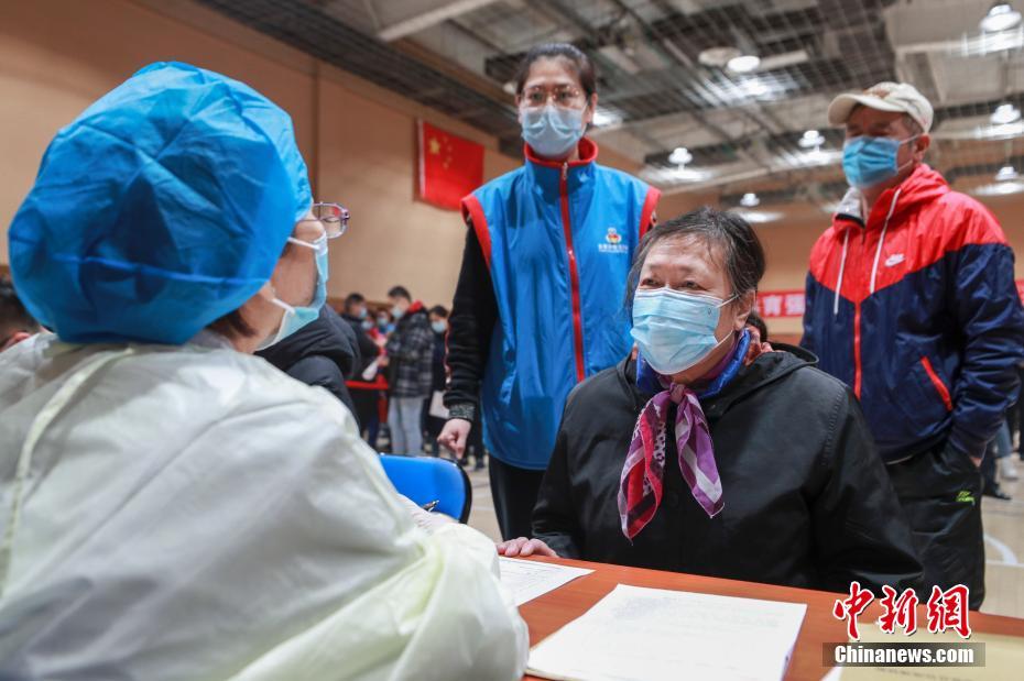 Beijing realiza campanha de vacina??o contra Covid-19 para maiores de 60 anos