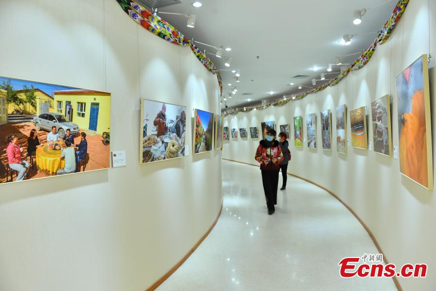 Exposi??o fotográfica sobre Xinjiang é inaugurada em Beijing