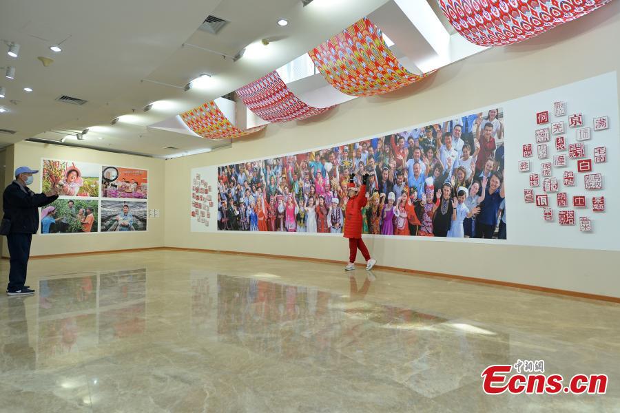 Exposi??o fotográfica sobre Xinjiang é inaugurada em Beijing