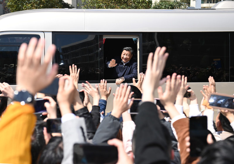 Xi enfatiza mais esfor?os para servir e se integrar ao novo paradigma de desenvolvimento