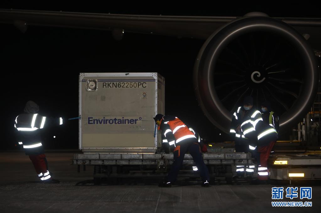 Ucrania recebe primeiro lote da vacina da chinesa CoronaVac contra COVID-19