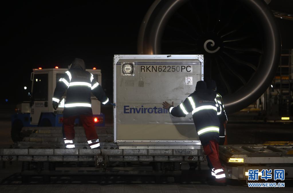 Ucrania recebe primeiro lote da vacina da chinesa CoronaVac contra COVID-19