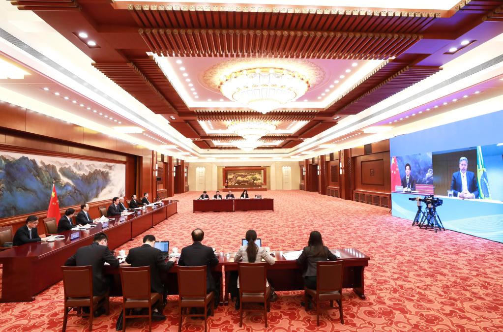 China e Brasil prometem fortalecer la?os bilaterais