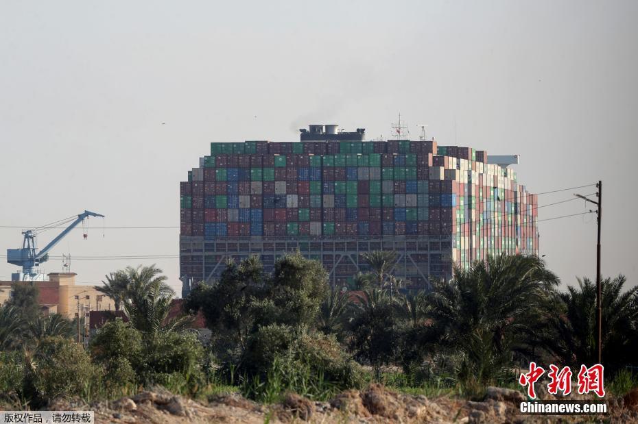 Navios do Canal de Suez podem desviar pela áfrica do Sul