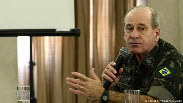 Ministro das Rela??es Exteriores e ministro da Defesa do Brasil renunciam cargo