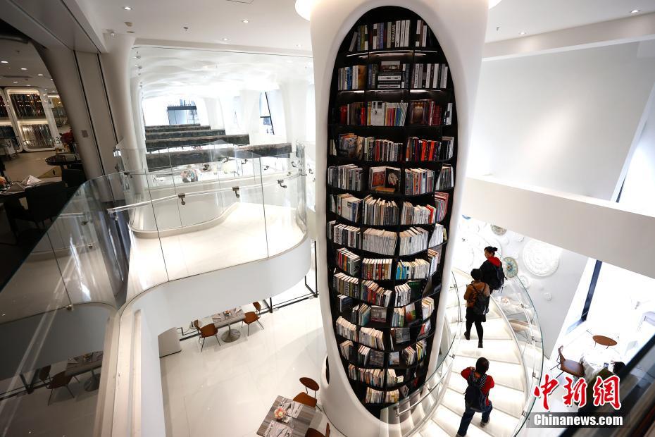 Beijing: centro de venda de computadores se torna espa?o artístico