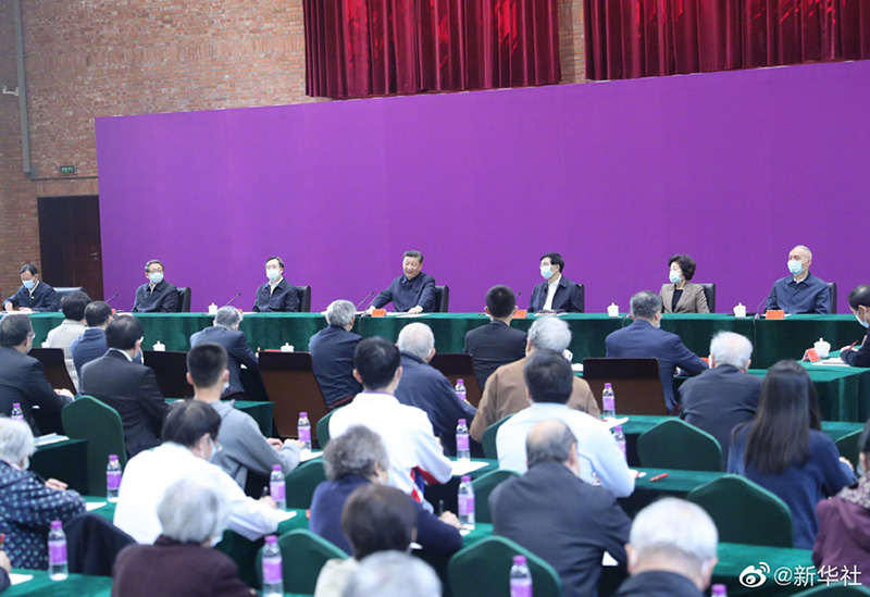 Xi visita Universidade Tsinghua pelo 110o aniversário da institui??o