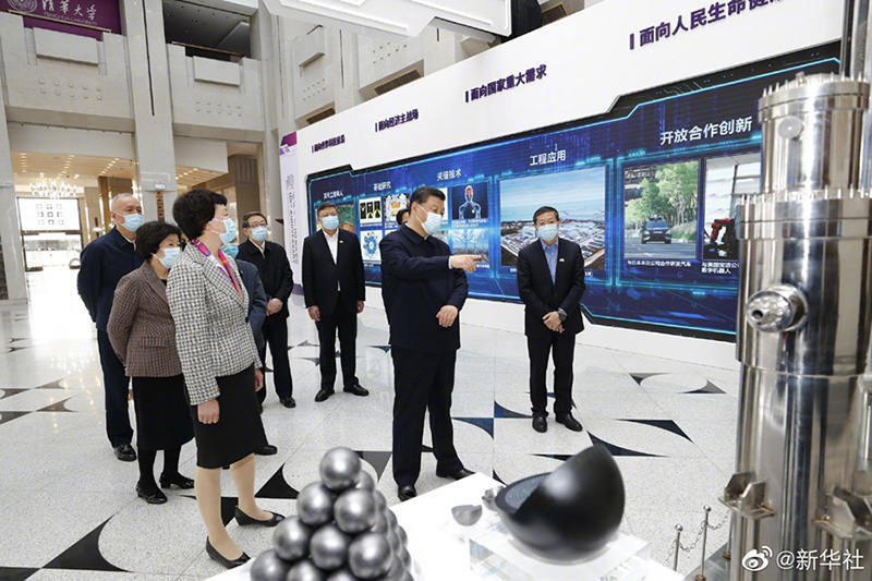 Xi visita Universidade Tsinghua pelo 110o aniversário da institui??o