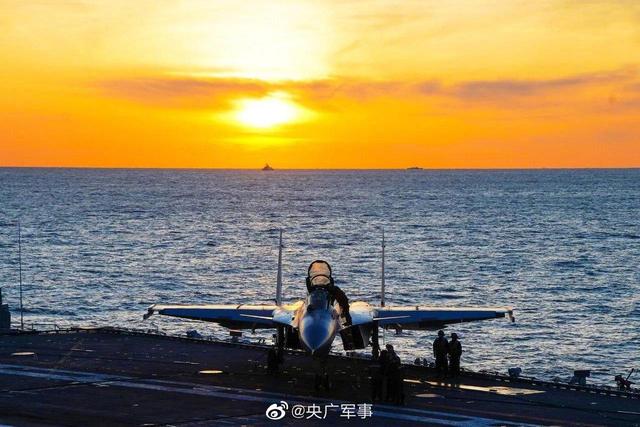 China celebra 72o aniversário do estabelecimento da Marinha