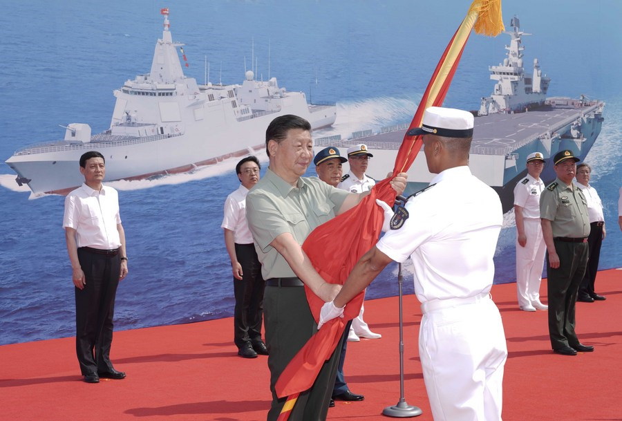 Xi Jinping participa de cerim?nia de comissionamento de navios de guerra