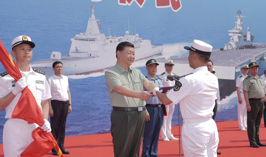 Xi Jinping participa de cerim?nia de comissionamento de navios de guerra