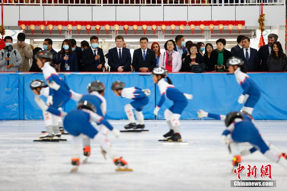 Embaixadores de vários países participam de atividades temáticas dos Jogos Olímpicos de Inverno de Beijing 2022