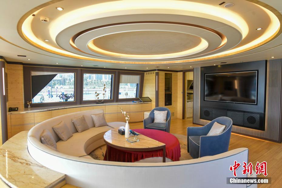 Centenas de iates s?o exibidos na primeira Exposi??o Internacional de Produtos de Consumo da China