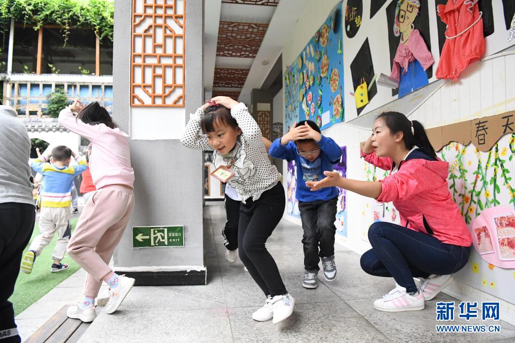 Escolas chinesas realizam atividades sobre preven??o e mitiga??o de desastres