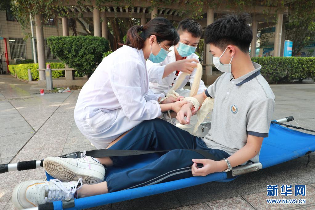 Escolas chinesas realizam atividades sobre preven??o e mitiga??o de desastres
