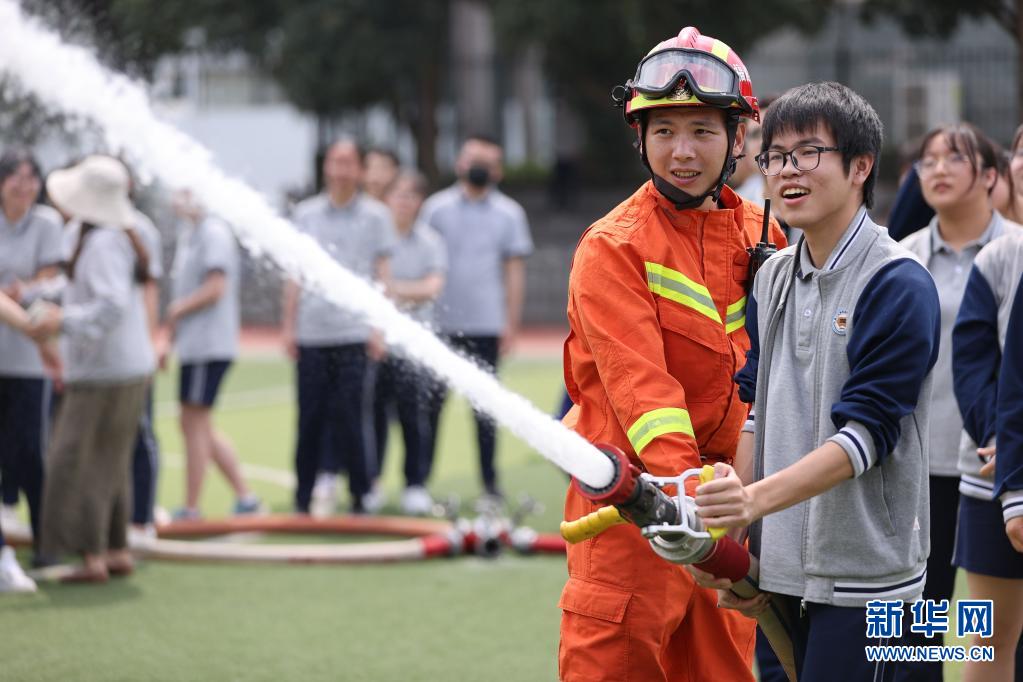 Escolas chinesas realizam atividades sobre preven??o e mitiga??o de desastres