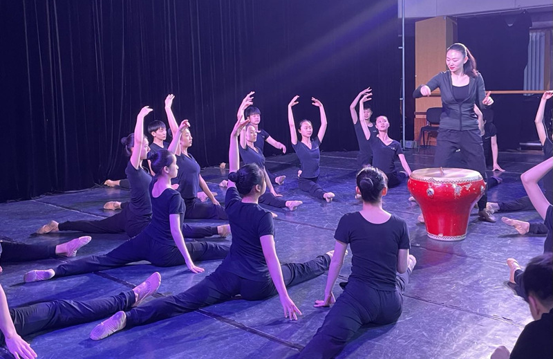 Dan?arinos e músicos redefinem significado de deficiência