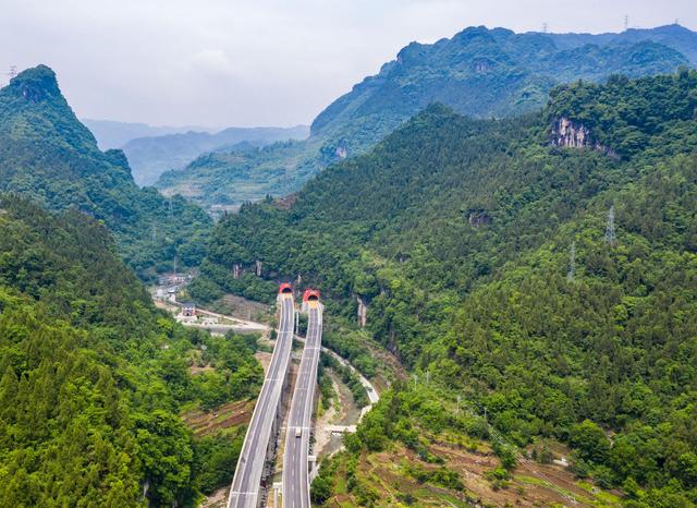 Auto-estrada ao longo do projeto das Três Gargantas será aberta à circula??o em breve