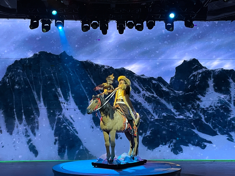 Dan?a folclórica de Xinjiang representa o mito da Rota da Seda