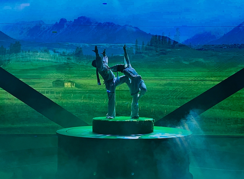 Dan?a folclórica de Xinjiang representa o mito da Rota da Seda