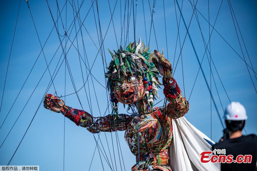 Jap?o: fantoche gigante desvendado em evento cultural das Olimpíadas de Tóquio em Iwate