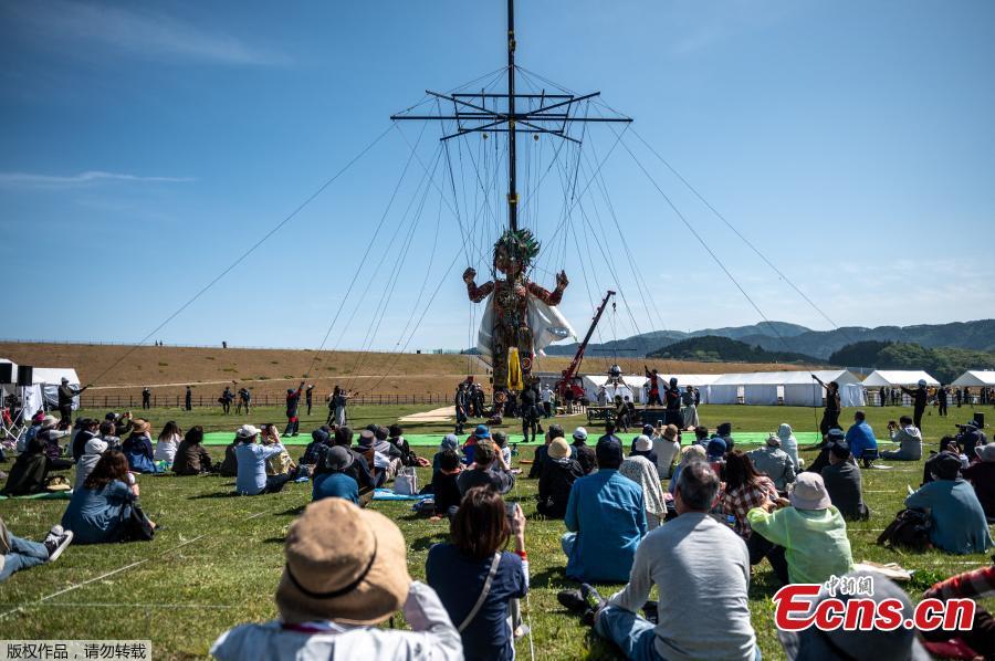 Jap?o: fantoche gigante desvendado em evento cultural das Olimpíadas de Tóquio em Iwate
