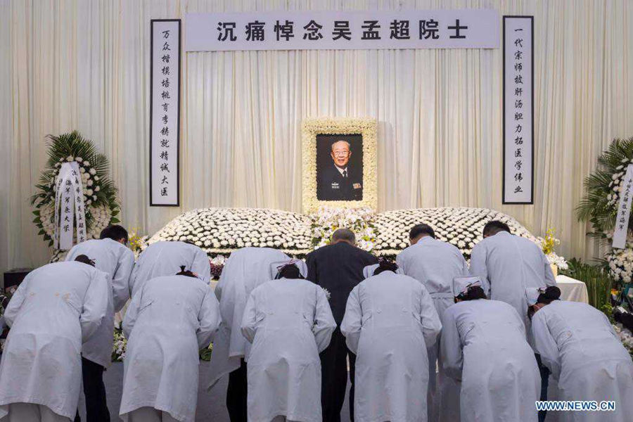 China presta homenagem a cirurgi?o hepatobiliar renomado