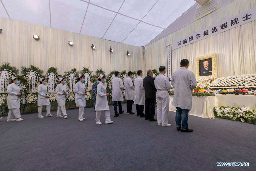 China presta homenagem a cirurgi?o hepatobiliar renomado