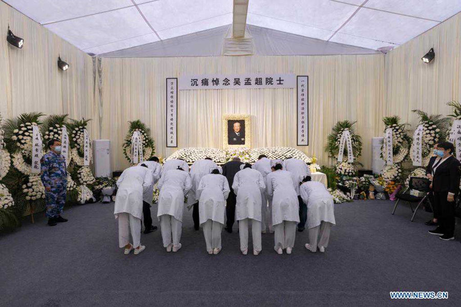 China presta homenagem a cirurgi?o hepatobiliar renomado