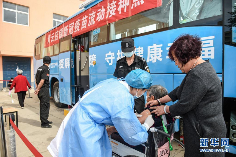 China: Veículo ambulante facilita campanha de vacina??o contra Covid-19