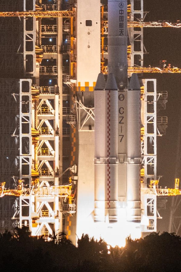 Cargueiro espacial Tianzhou-2 atraca no módulo da esta??o espacial chinesa