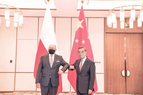 Chanceler chinês conversa com homólogo do Pol?nia