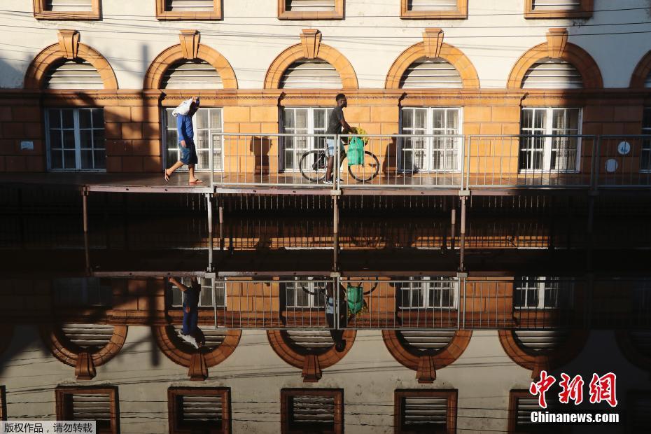Brasil: Eleva??o do nível do rio causa inunda??es em Manaus